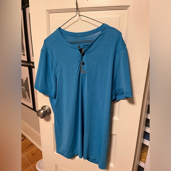 Lot of 3 men’s Lulu Lemon shirts - Picture 2 of 6